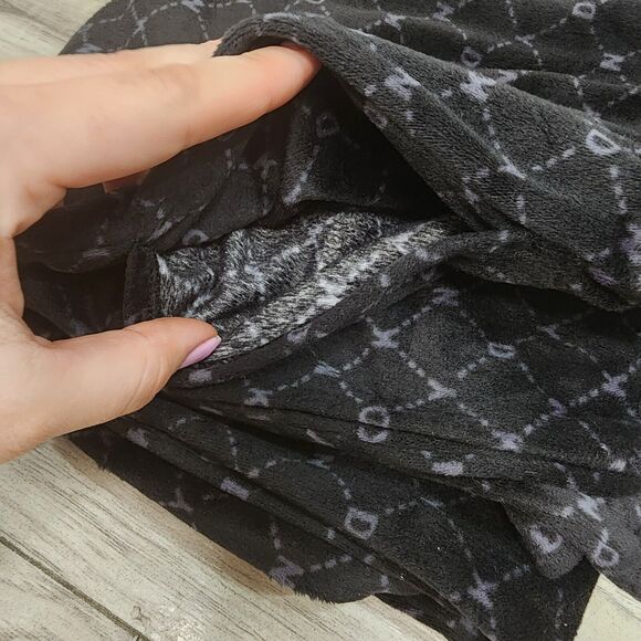 DKNY Black Logo Velour Pajamas PJ Set Button Top & Pants Pockets Sz S - Picture 7 of 9